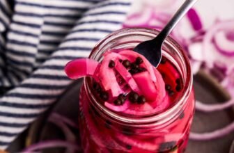 Easy methods to Make Pickled Pink Onions