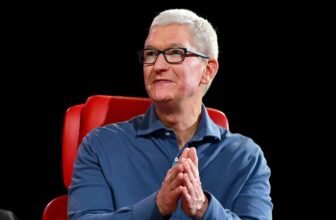 Apple CEO Tim Cook dinner Calls AI ‘Larger Than the Web’ in Uncommon All-Arms Assembly