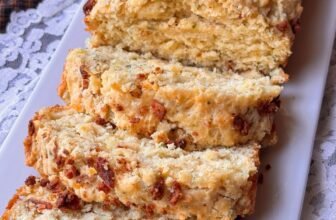 Tacky Bacon Onion Bread (Straightforward Selfmade Recipe)